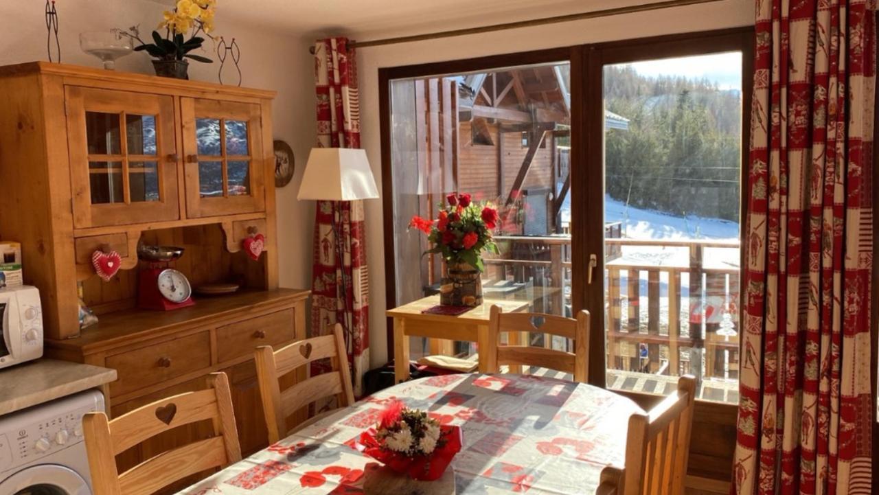 Eden Sur Les Pistes Avec Vue Panoramique Sur La Vallee Ла Жу дю Луп Екстериор снимка