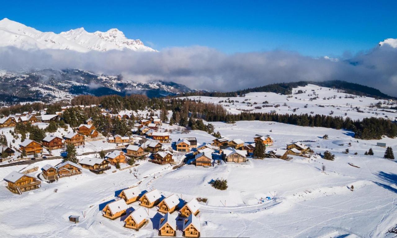 Eden Sur Les Pistes Avec Vue Panoramique Sur La Vallee Ла Жу дю Луп Екстериор снимка