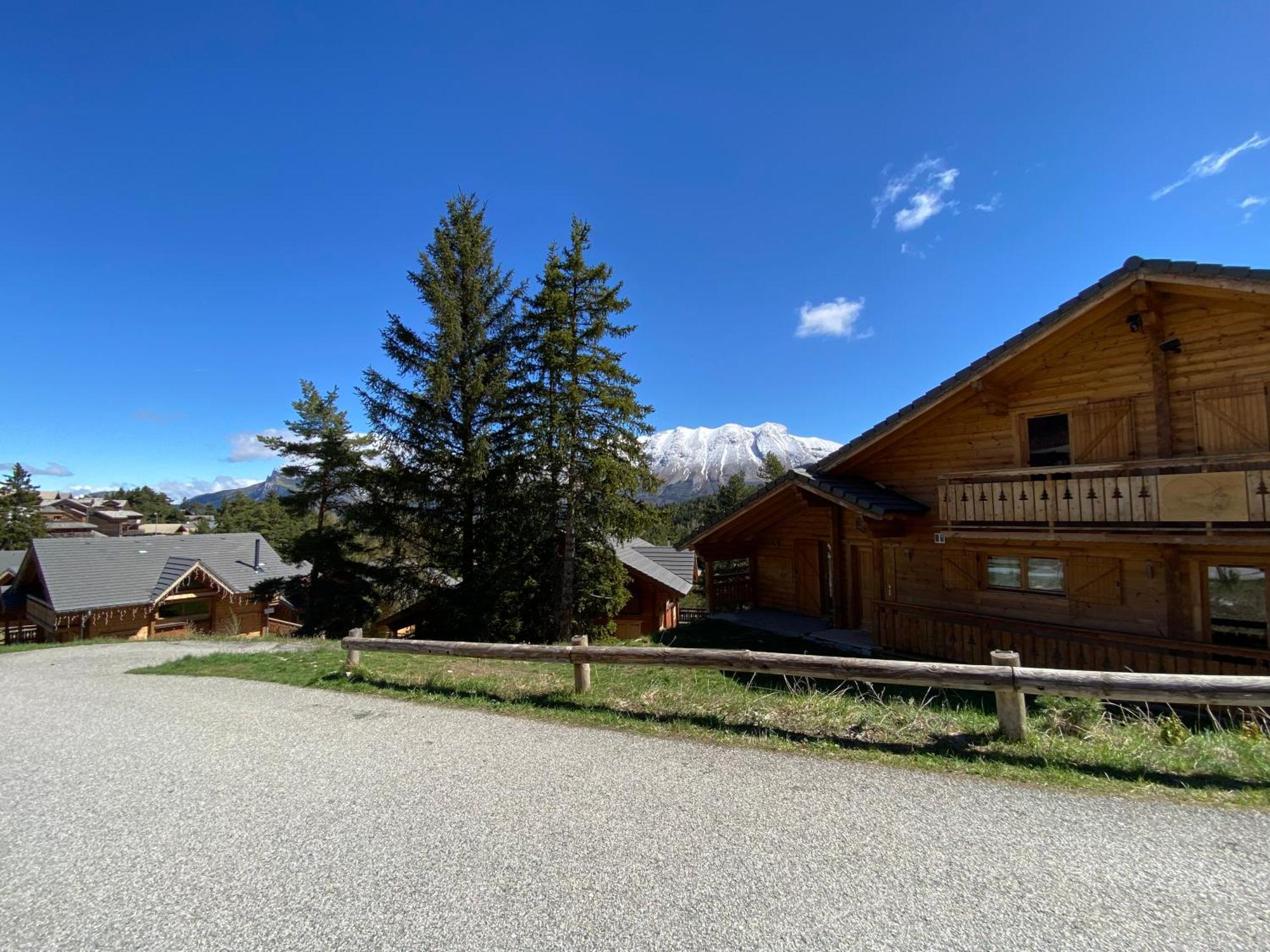 Eden Sur Les Pistes Avec Vue Panoramique Sur La Vallee Ла Жу дю Луп Екстериор снимка