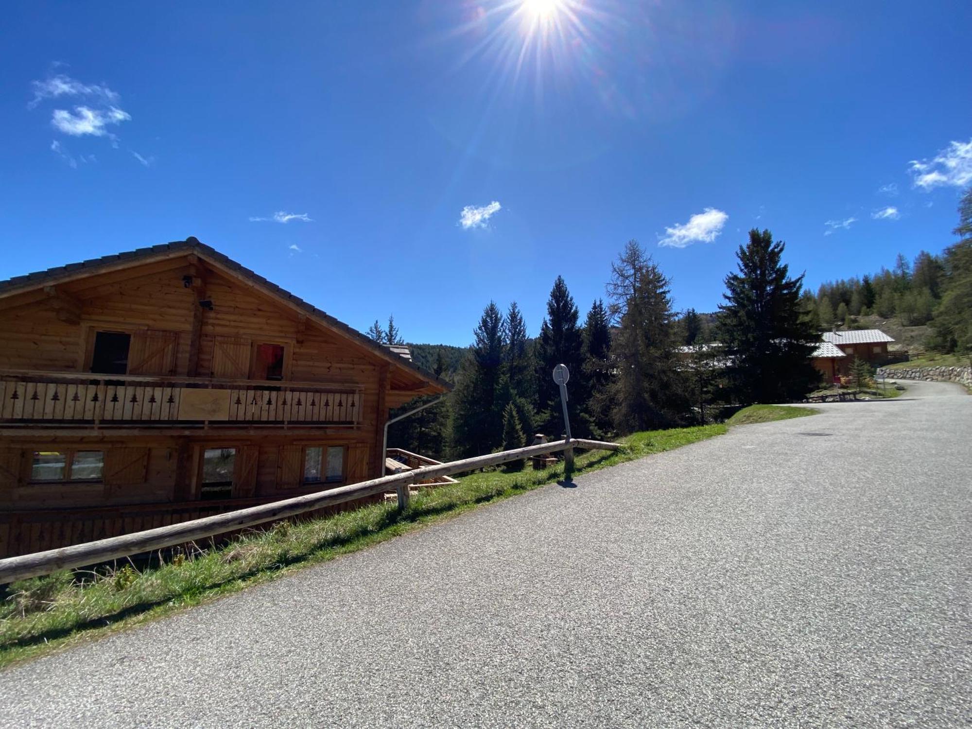 Eden Sur Les Pistes Avec Vue Panoramique Sur La Vallee Ла Жу дю Луп Екстериор снимка
